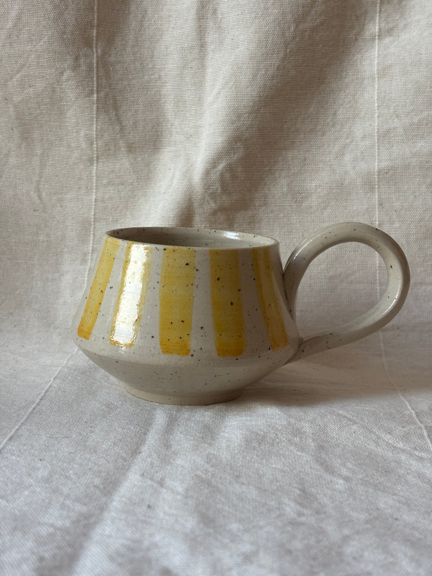Kaffekopp med öra, Solgul