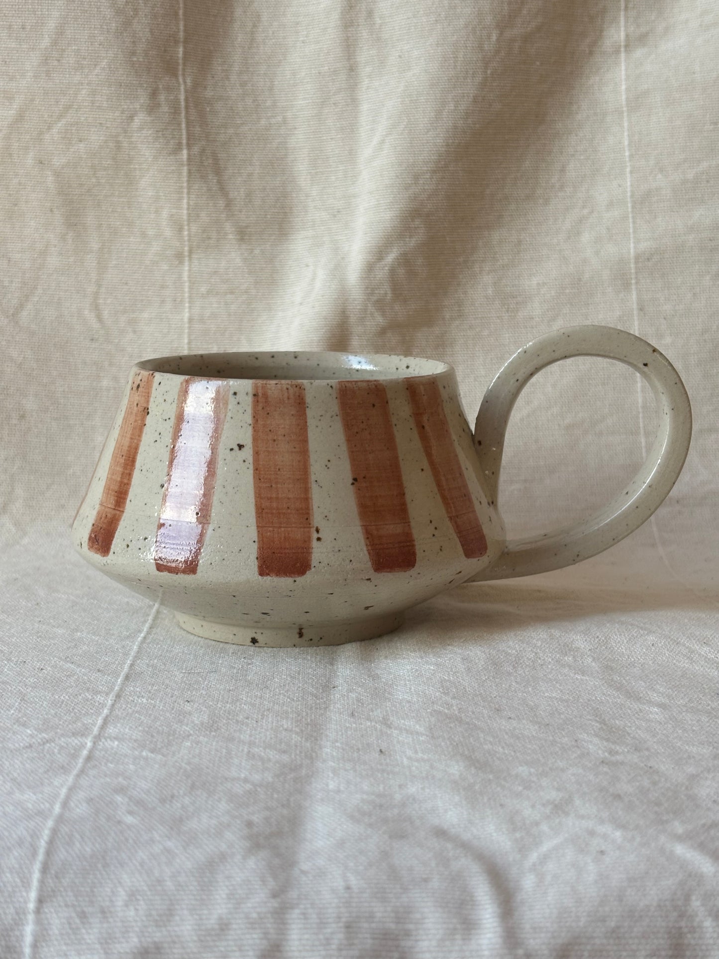 Kaffekopp med öra, Ockra